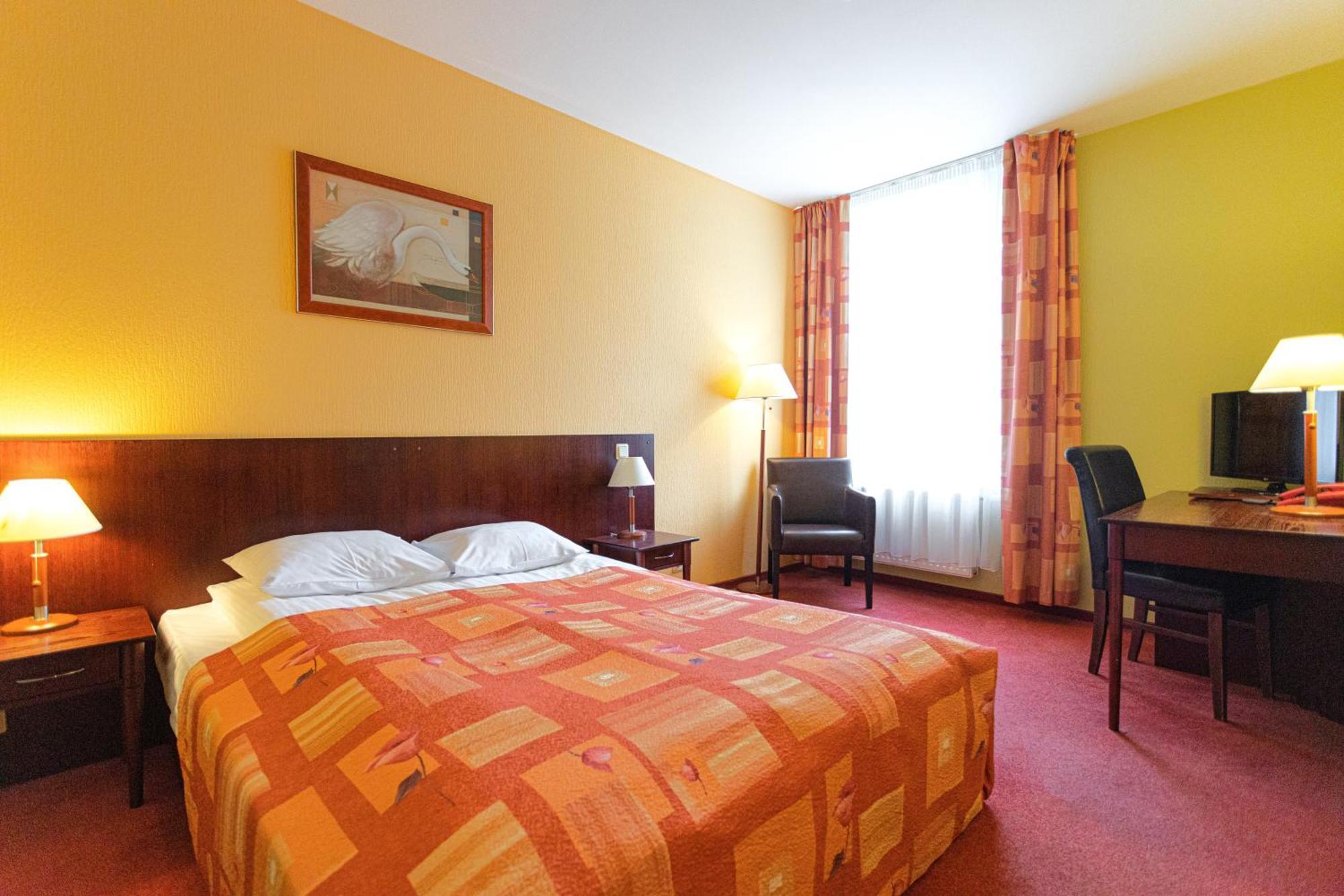 Good Stay Eiropa Hotel Economy Jūrkalne 外观 照片