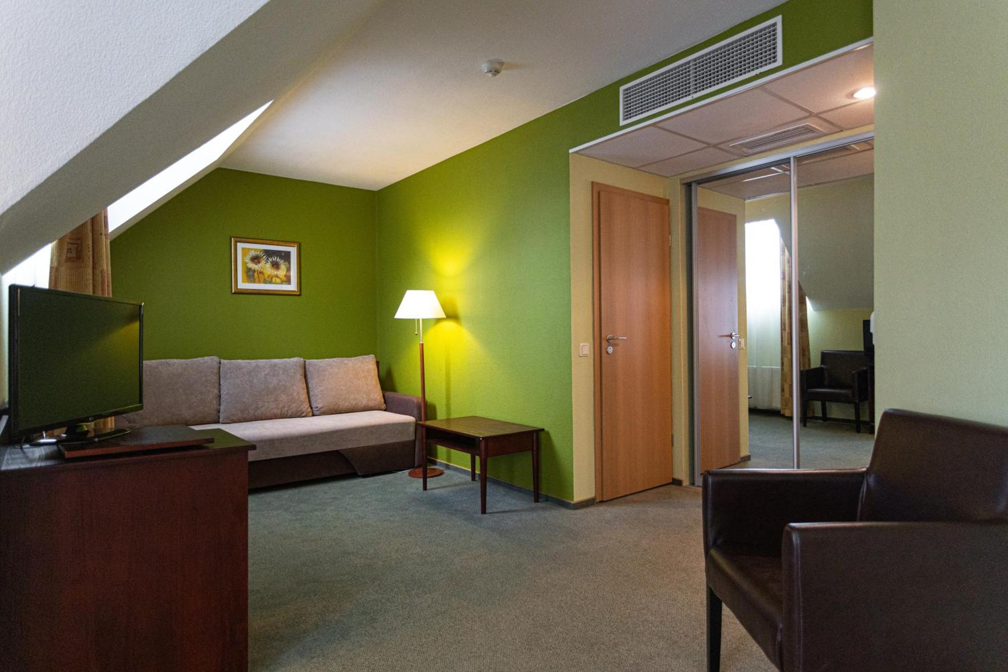 Good Stay Eiropa Hotel Economy Jūrkalne 外观 照片