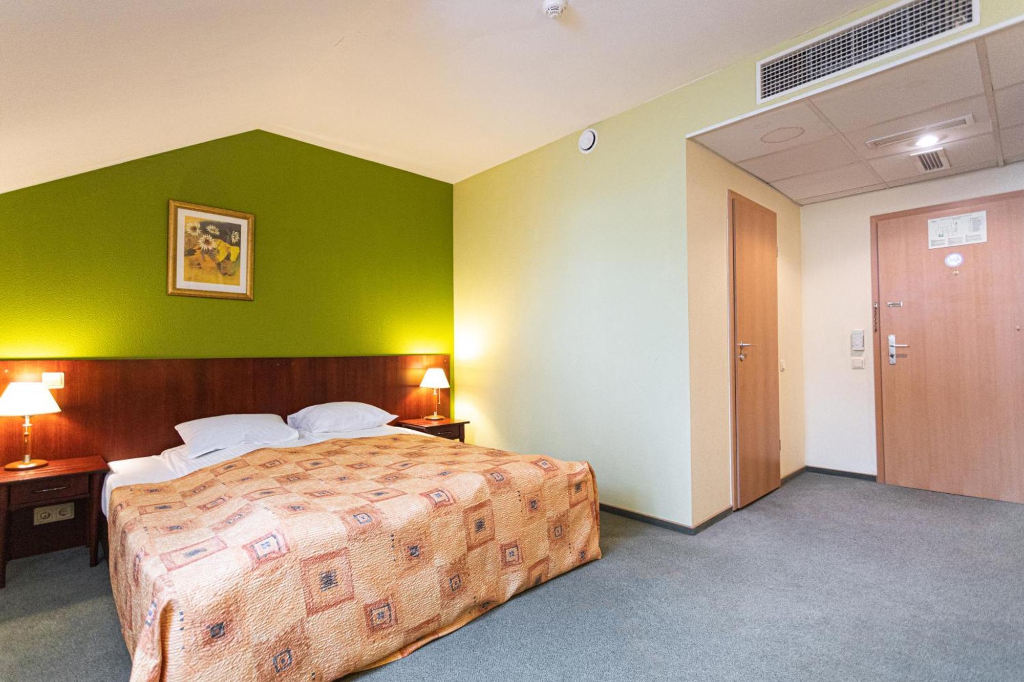Good Stay Eiropa Hotel Economy Jūrkalne 外观 照片